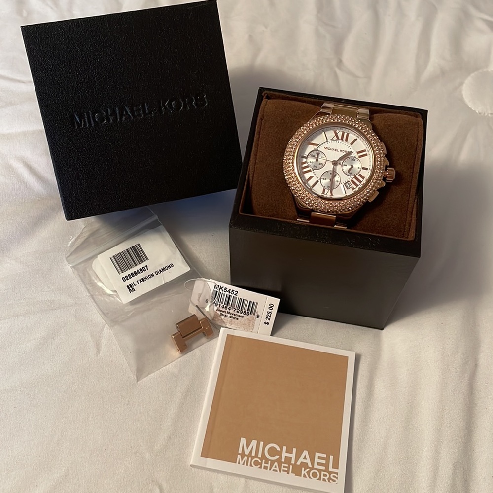 EUC. Only worn a few times.  Rose Gold comes with extra link.